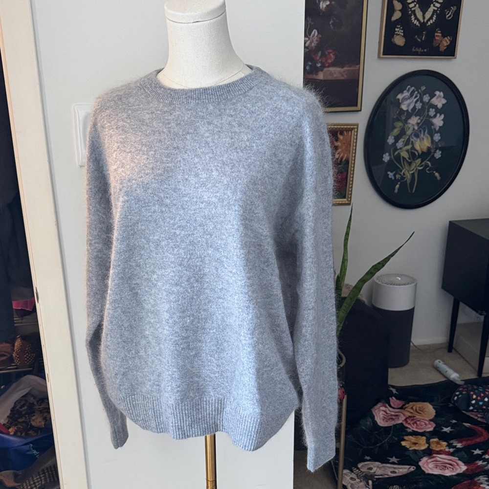 LIKE NEW • NORDSTROM • 100% CASHMERE • size medium